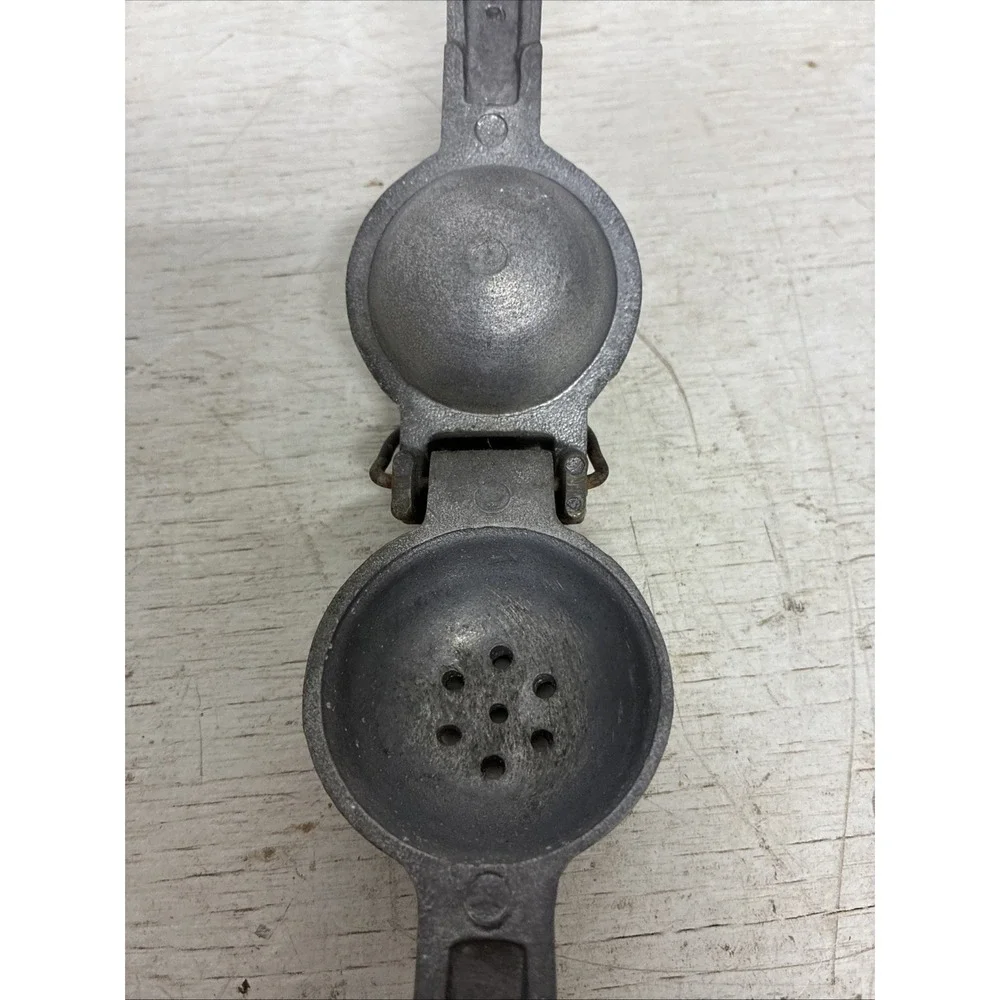 Vintage Ra Chand Citrus Hand Juicer Lime Lemon Aluminum Heavy Duty Manual Press